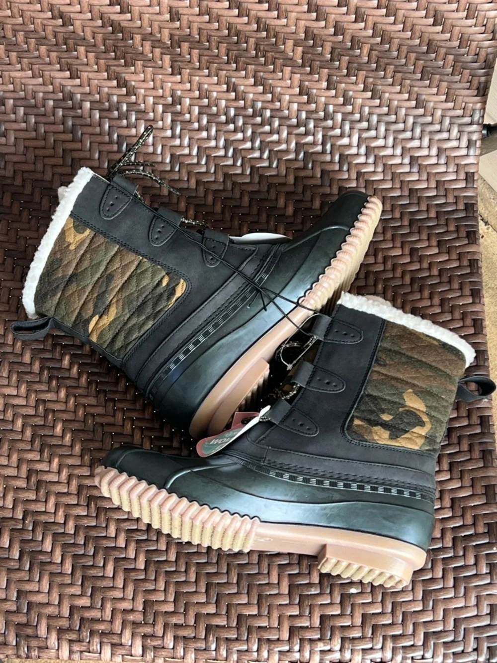 Magellan Outdoors Camouflage Winter Duck Boots Size 9 Waterproof Fleece Lined